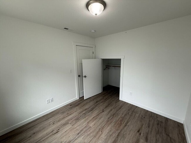 Building Photo - 2603 SW Pickford St