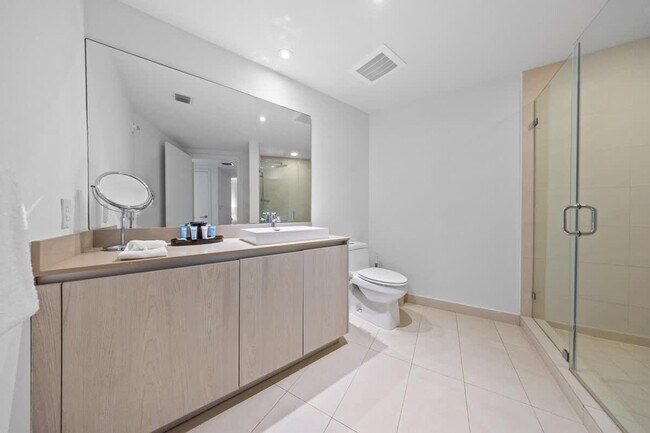 Building Photo - 4011 S Ocean Dr