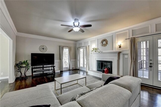 Building Photo - 350 S Satinwood Pl