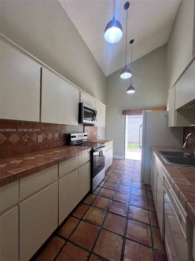 Building Photo - 7512 SW 95th Pl