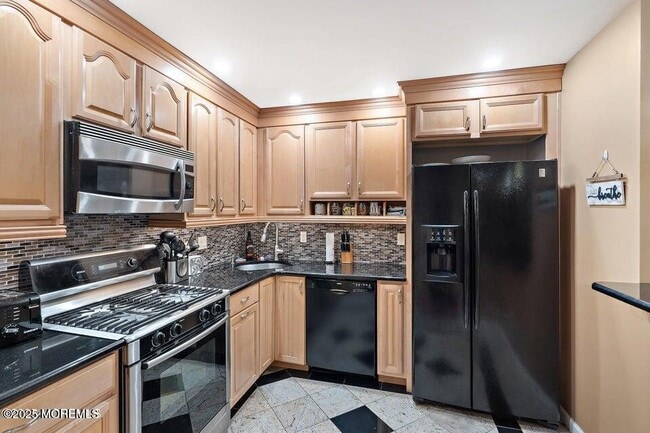 Building Photo - 11 Desiree Ct