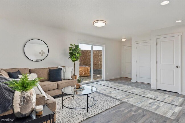 Building Photo - 3 br, 2 bath Duplex - 40 S Drifter Loop