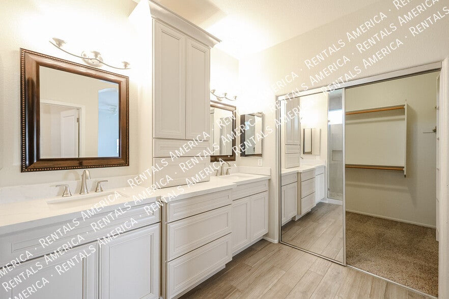 Building Photo - 3920 E Remington Dr