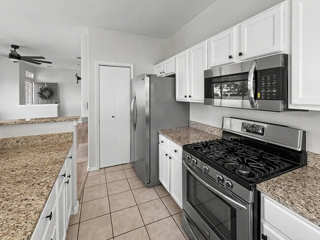 Building Photo - 6501 San Antonio Dr NE