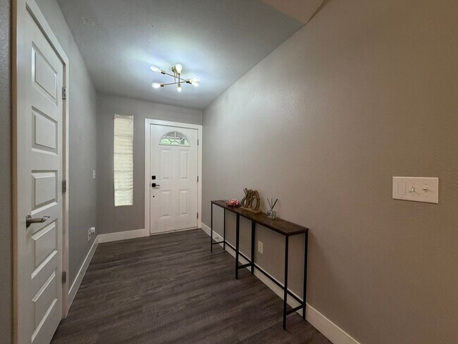 Building Photo - 1314 N Fieldstone Ave