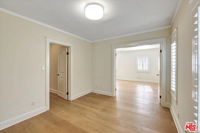 Building Photo - 135 N Gower St