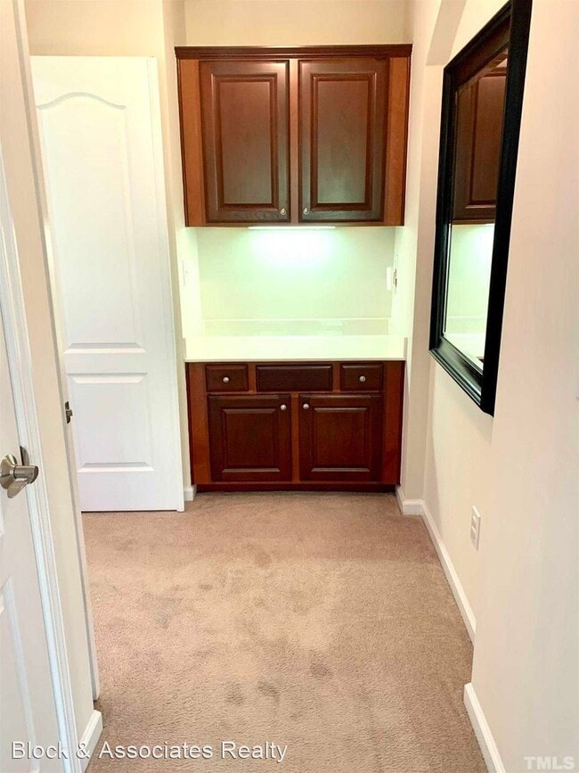 Building Photo - 5 br, 3 bath House - 1221 Hill Hollow Way