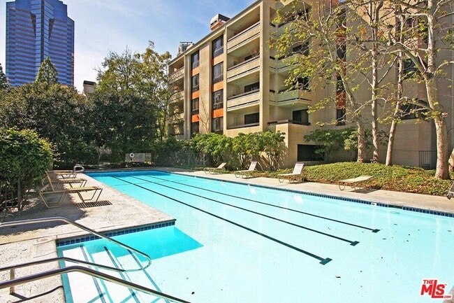 Building Photo - 2142 Century Park Ln