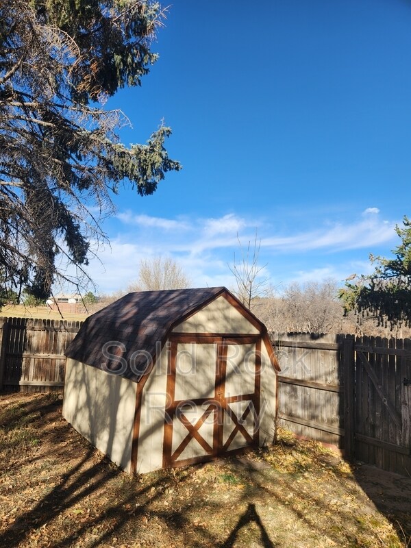 Building Photo - 2265 Montebello Dr W