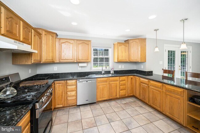 Building Photo - 8 Wilderness Ct