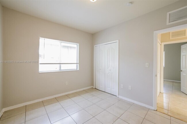 Building Photo - 10131 W Indigo St