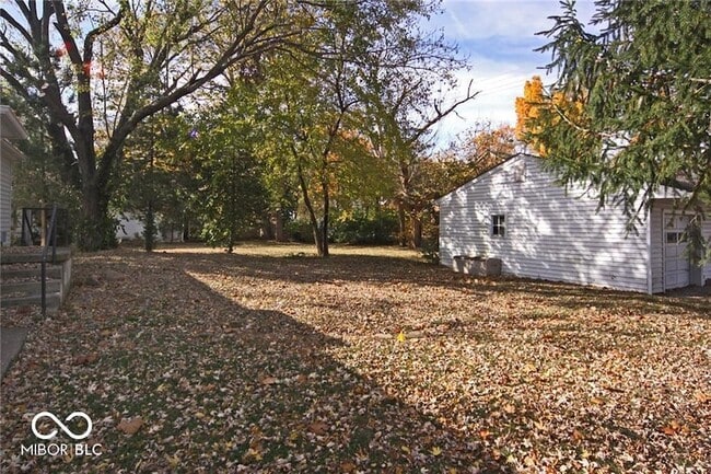 Building Photo - 210 W Sycamore St