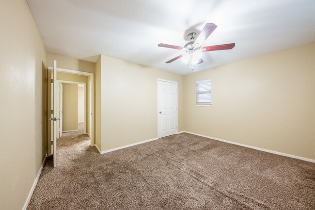 Building Photo - 2809 E 22nd St