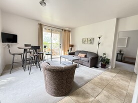 Building Photo - 46750 Mountain Cove Dr