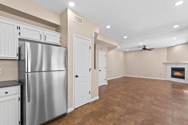Building Photo - 1420 Desierto Rico Ave