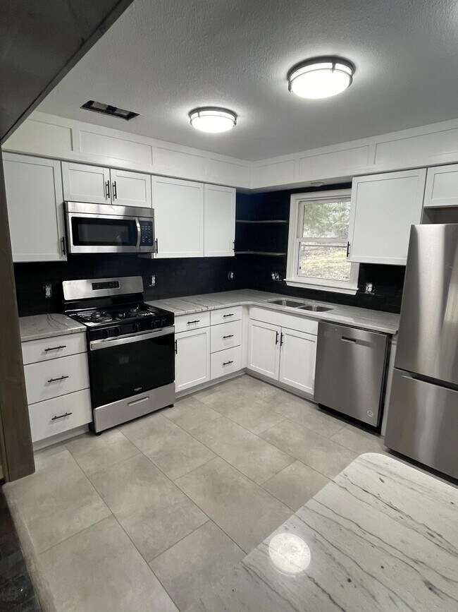 Building Photo - 1134 Cummins Pkwy