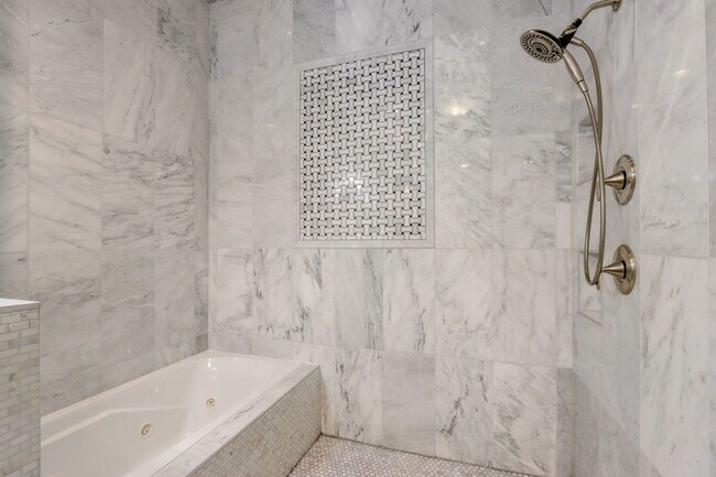 Building Photo - 22 W Ontario St