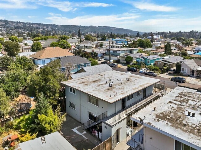 Building Photo - 2901 Octavia St