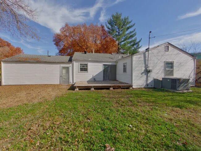 Building Photo - 2109 S Grove St