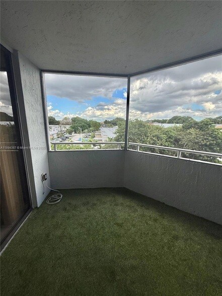 Building Photo - 8215 SW 152nd Ave