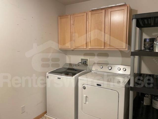 Building Photo - 11011 Oak Grv Cir