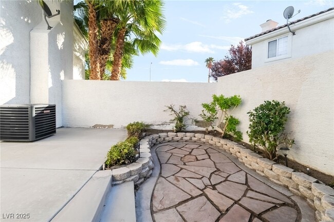 Building Photo - 435 Coral Sea St