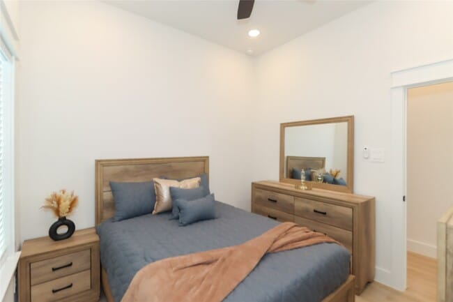 Building Photo - 4902 Higgins St