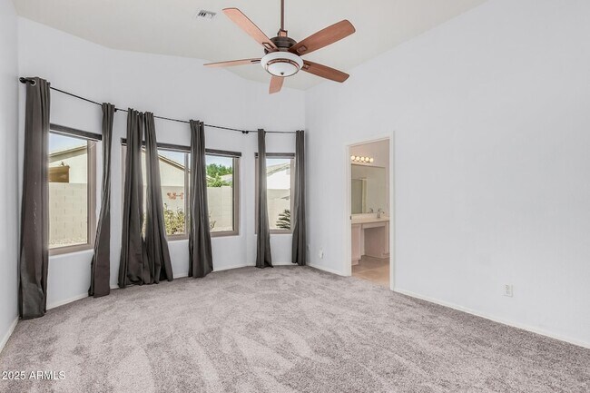 Building Photo - 3022 E Captain Dreyfus Ave