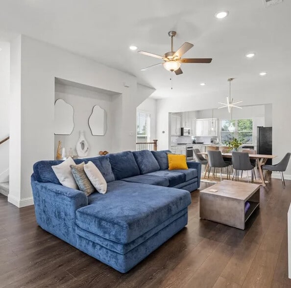 Building Photo - 2228 Palomino St