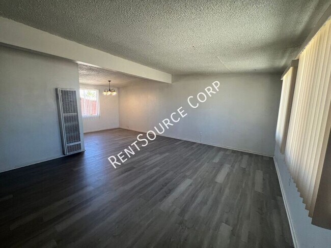 Building Photo - 1379 Riverside Dr