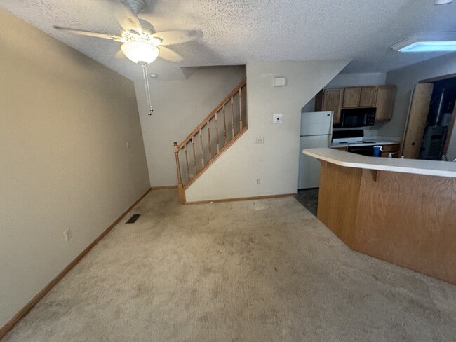 Building Photo - Charming 2-Bed Townhouse Retreat in Woodbury Spacious 1080 Sq Ft with 1 Bath.
