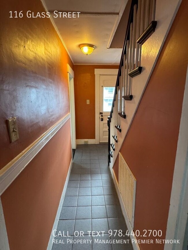 Building Photo - 112-116 Glass St