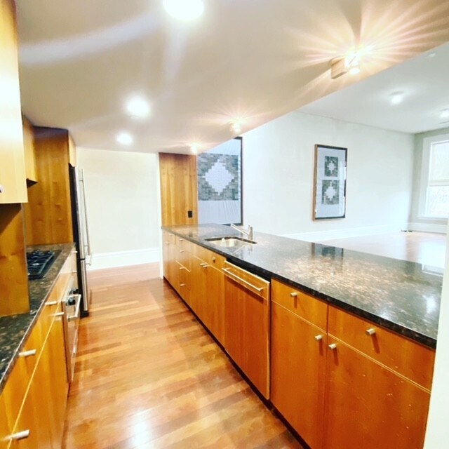 Building Photo - 520 1/2 E Grand Ave