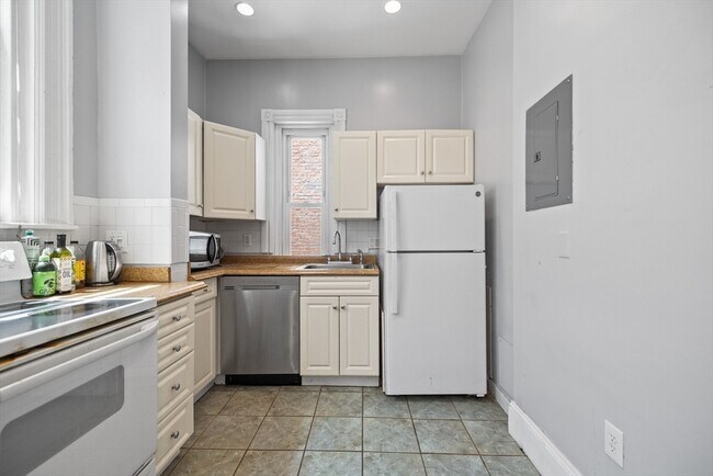 Building Photo - 259 Beacon St