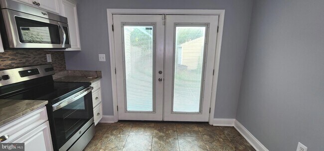 Building Photo - 483 Arwell Ct