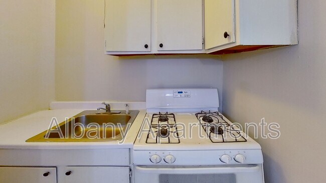 Building Photo - 566 Park Ave