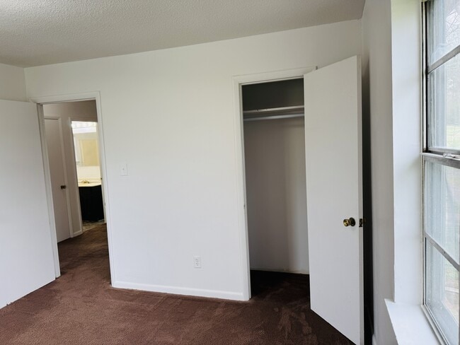 Building Photo - 168 Drum Cir