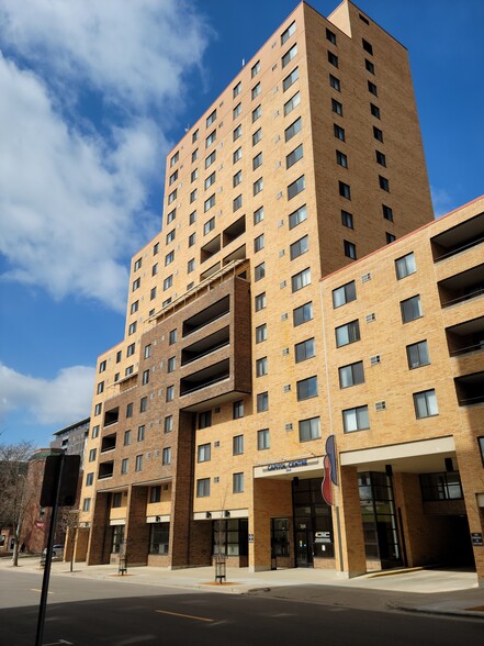 building view - Capitol Centre Court Apartments