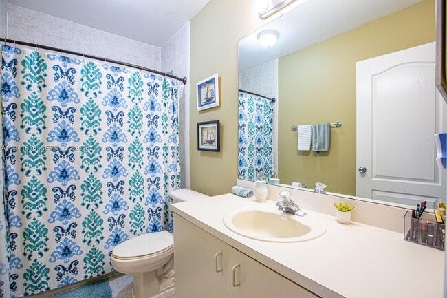 Building Photo - 16618 NW 73rd Ave