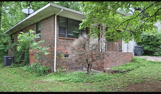 Building Photo - 2800 Cave Ave NW