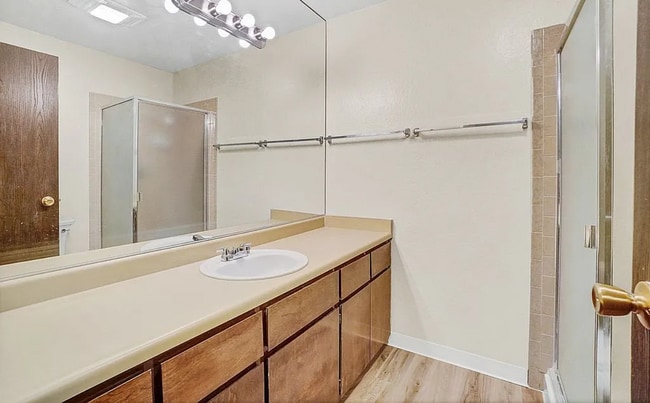 Building Photo - 1000 Beck St