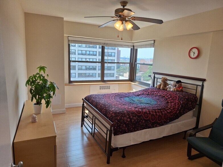 BR 3 South view - 4200 N Marine Dr
