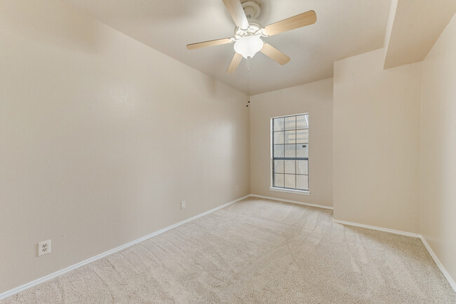 Building Photo - Condo in Garland - Great Location!