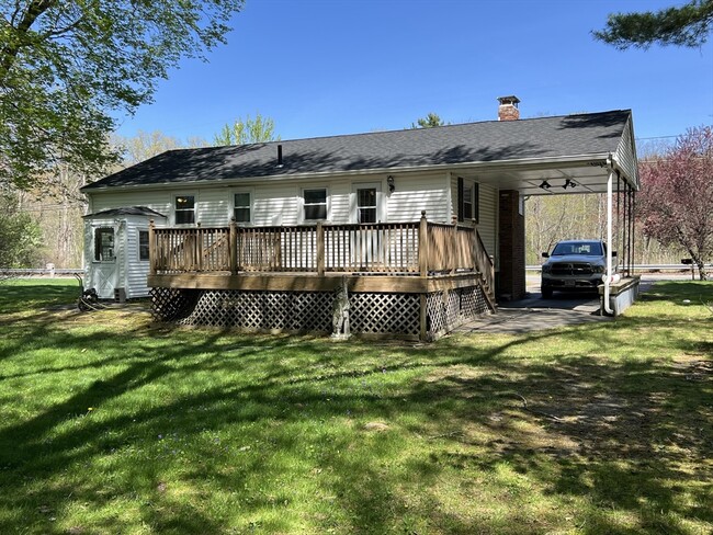 Building Photo - 906 Pond St