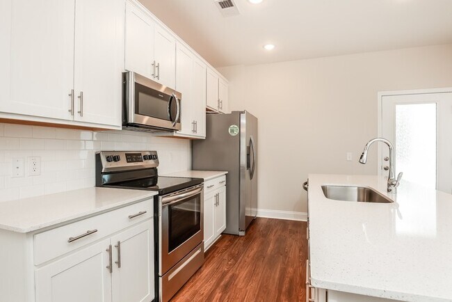 Building Photo - Gorgeous Brand New Townhome!