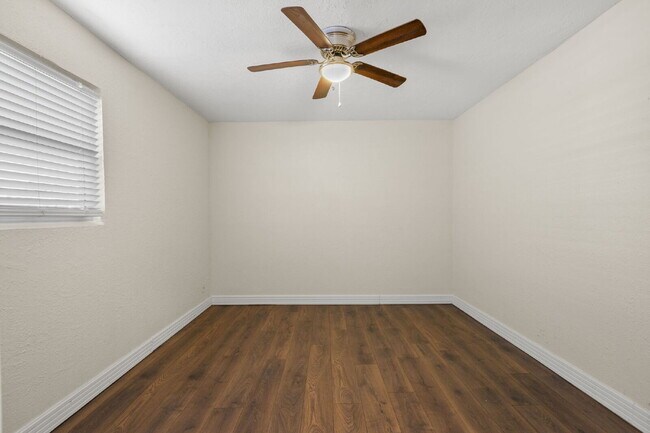 Building Photo - "Charming 3-Bed, 2-Bath Gem in St. Petersb...