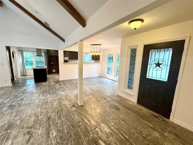 Building Photo - 727 Angelina Dr