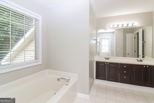 Building Photo - 1005 Crooked Creek Ct SE