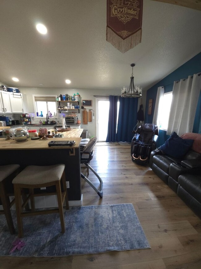 Building Photo - 4 Bedroom 3 Bath Home for Rent