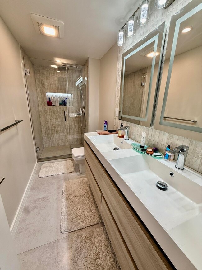 Building Photo - 200 W Camino Real